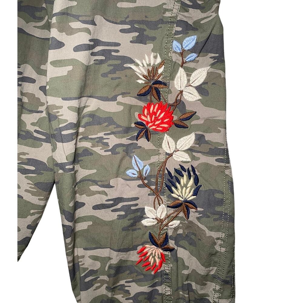 Camo Embroidered - St. John's Bay - Cotton Capri Pants - Size 8 - Picture 4 of 10
